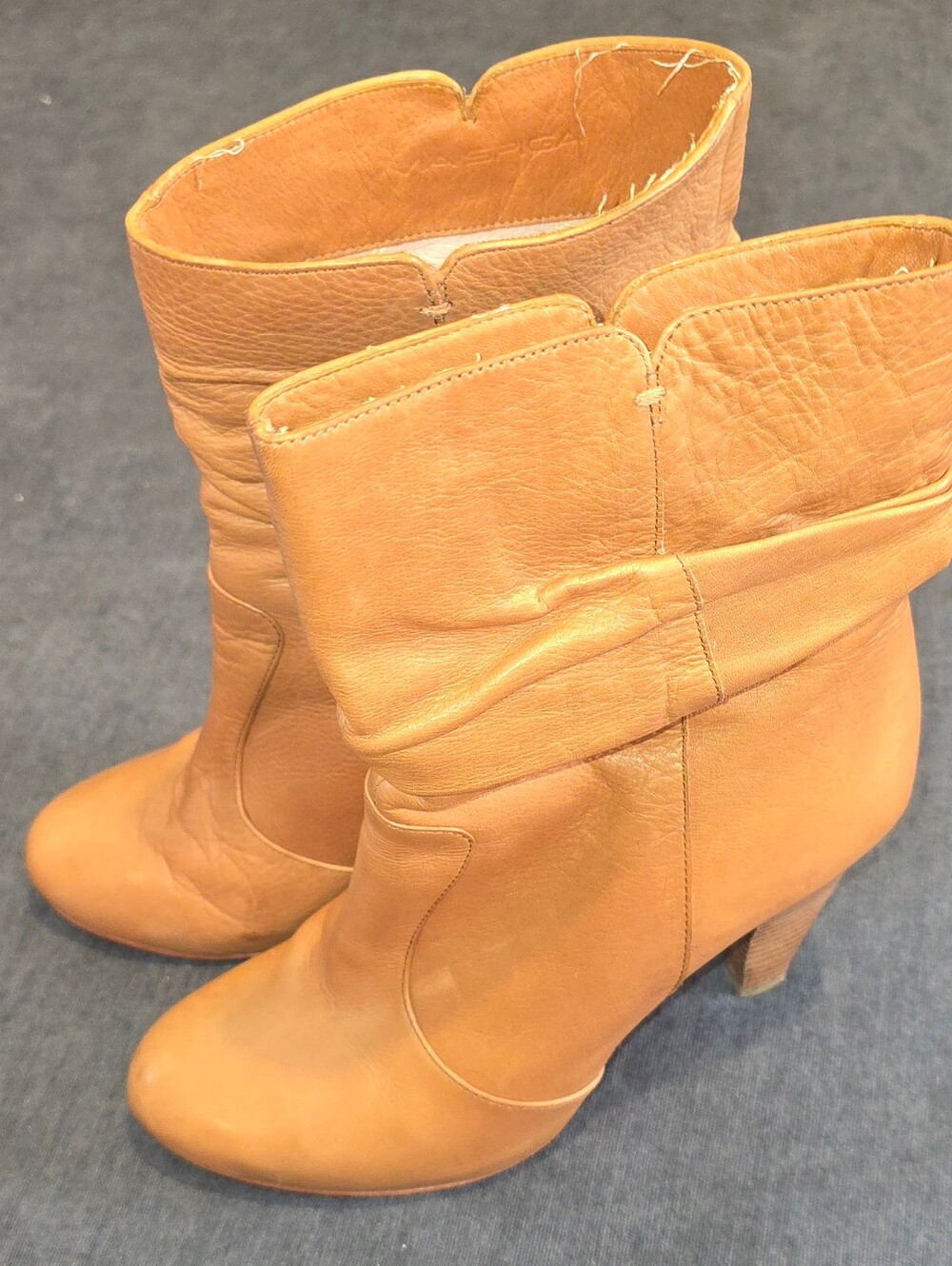 Via Spiga Pavan Slouch Heeled Booties Caramel Leather 7M